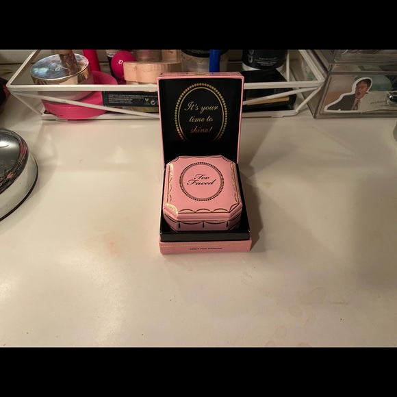Too Faced Highlight - Picture 2 of 3